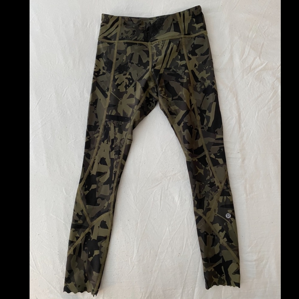 lululemon tight stuff camo leggings
